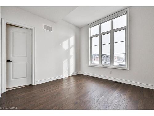 1327 Wheat Boom Drive, Oakville, ON - Indoor Photo Showing Other Room