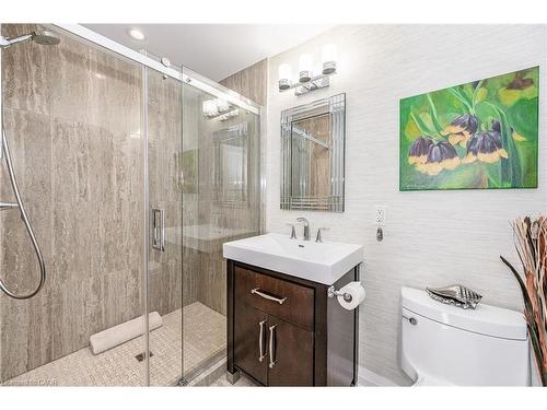 1081 Beach Boulevard, Hamilton, ON - Indoor Photo Showing Bathroom