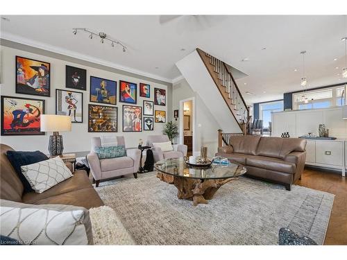 1081 Beach Boulevard, Hamilton, ON - Indoor Photo Showing Living Room