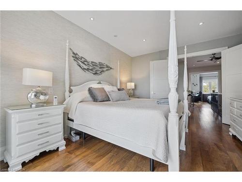 1081 Beach Boulevard, Hamilton, ON - Indoor Photo Showing Bedroom