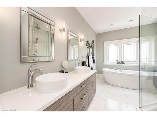 1081 Beach Boulevard, Hamilton, ON - Indoor Photo Showing Bathroom