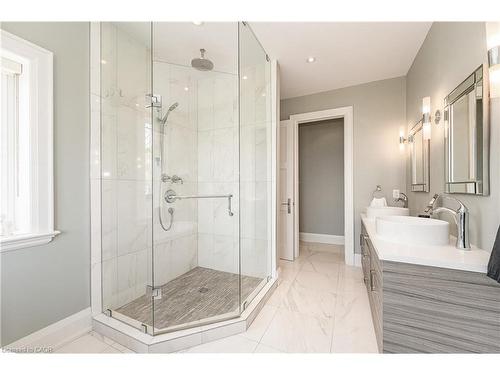 1081 Beach Boulevard, Hamilton, ON - Indoor Photo Showing Bathroom