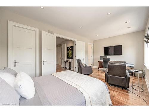 1081 Beach Boulevard, Hamilton, ON - Indoor Photo Showing Bedroom