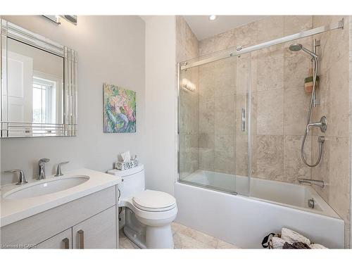 1081 Beach Boulevard, Hamilton, ON - Indoor Photo Showing Bathroom
