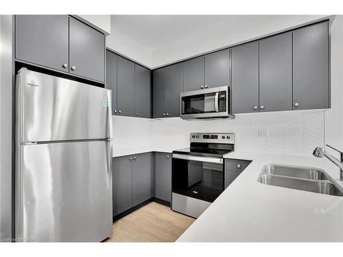 53-99 Roger Street, Waterloo, ON - Indoor Photo Showing Kitchen With Double Sink With Upgraded Kitchen