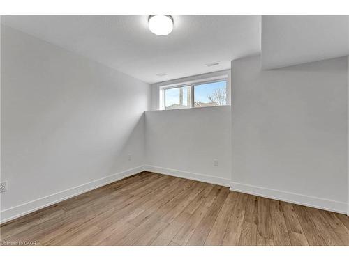 53-99 Roger Street, Waterloo, ON - Indoor Photo Showing Other Room