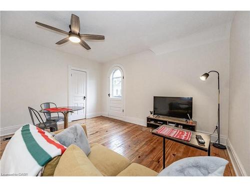 17 Hilda Place, Kitchener, ON - Indoor Photo Showing Living Room