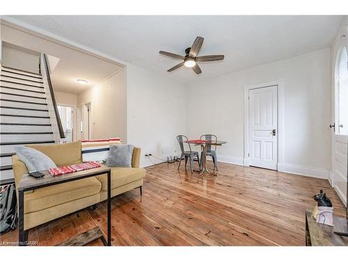 17 Hilda Place, Kitchener, ON - Indoor Photo Showing Living Room
