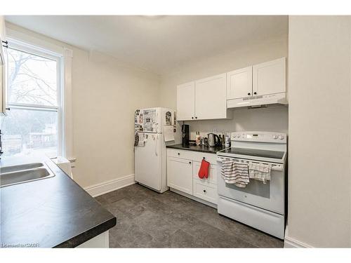 17 Hilda Place, Kitchener, ON - Indoor Photo Showing Kitchen With Double Sink