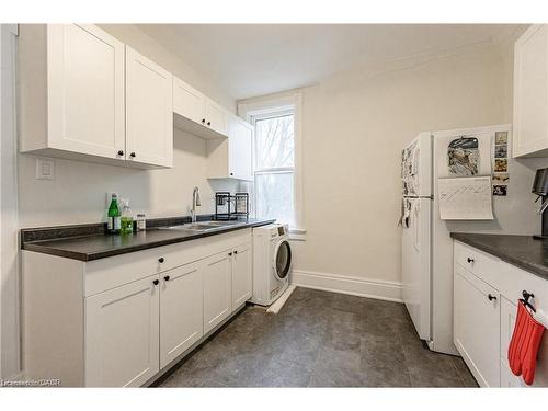 17 Hilda Place, Kitchener, ON - Indoor Photo Showing Kitchen