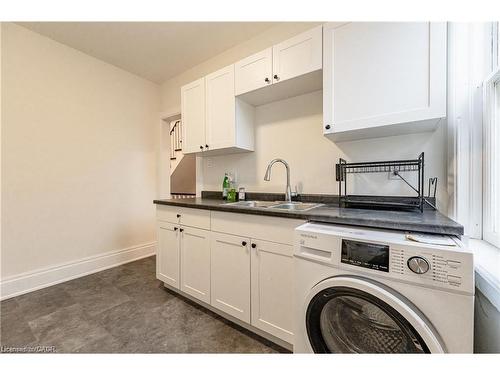 17 Hilda Place, Kitchener, ON - Indoor Photo Showing Laundry Room