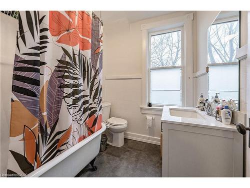 17 Hilda Place, Kitchener, ON - Indoor Photo Showing Bathroom