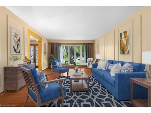 67 Elmhurst Drive, Hamilton, ON - Indoor Photo Showing Living Room
