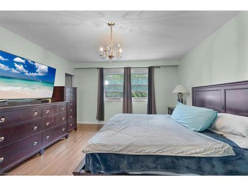67 Elmhurst Drive, Hamilton, ON - Indoor Photo Showing Bedroom