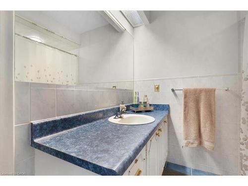 67 Elmhurst Drive, Hamilton, ON - Indoor Photo Showing Bathroom