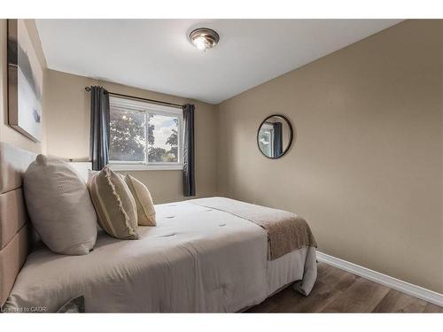 331 Preston Parkway, Cambridge, ON - Indoor Photo Showing Bedroom