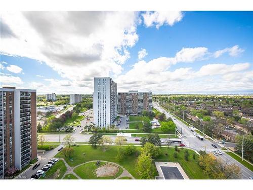 1507-21 Knightsbridge Road, Brampton, ON - Outdoor With View