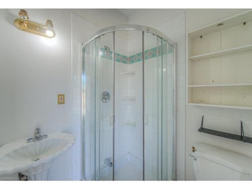 69 Bismark Drive, Cambridge, ON - Indoor Photo Showing Bathroom