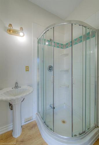 69 Bismark Drive, Cambridge, ON - Indoor Photo Showing Bathroom