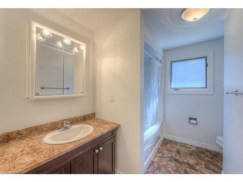 69 Bismark Drive, Cambridge, ON - Indoor Photo Showing Bathroom