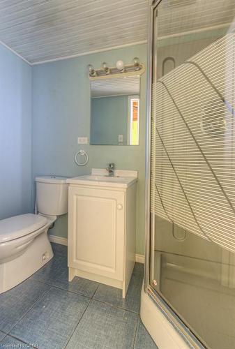 69 Bismark Drive, Cambridge, ON - Indoor Photo Showing Bathroom