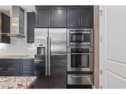 304 Falling Green Crescent, Kitchener, ON - Indoor Photo Showing Kitchen With Upgraded Kitchen