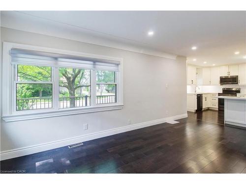 109 Terrace Drive, Hamilton, ON - Indoor Photo Showing Kitchen