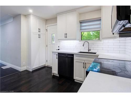 109 Terrace Drive, Hamilton, ON - Indoor Photo Showing Kitchen