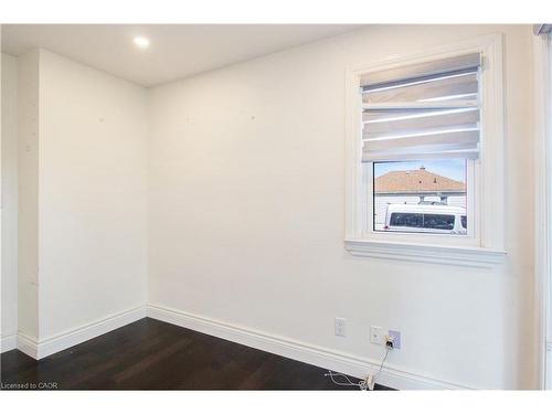 109 Terrace Drive, Hamilton, ON - Indoor Photo Showing Other Room