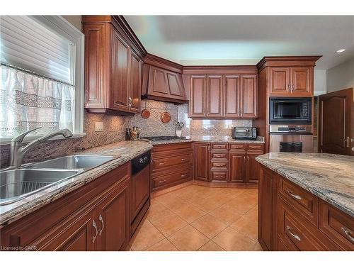 499 Scenic Drive, Hamilton, ON - Indoor Photo Showing Kitchen With Double Sink
