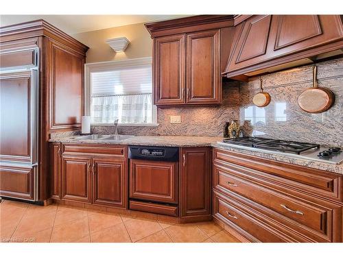 499 Scenic Drive, Hamilton, ON - Indoor Photo Showing Kitchen