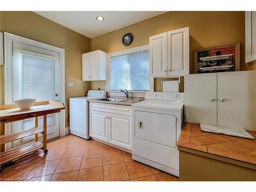 499 Scenic Drive, Hamilton, ON - Indoor Photo Showing Laundry Room