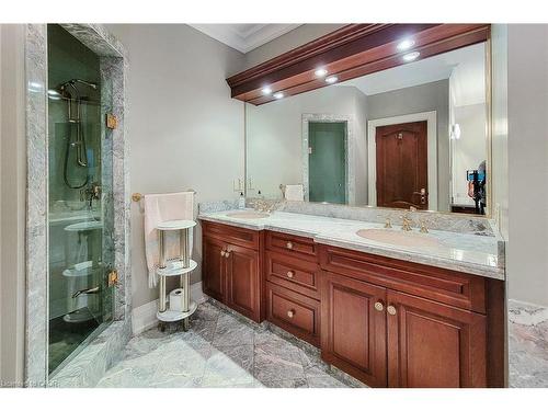 499 Scenic Drive, Hamilton, ON - Indoor Photo Showing Bathroom