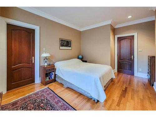 499 Scenic Drive, Hamilton, ON - Indoor Photo Showing Bedroom
