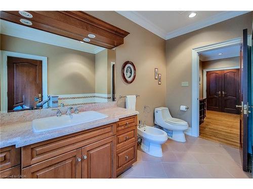 499 Scenic Drive, Hamilton, ON - Indoor Photo Showing Bathroom