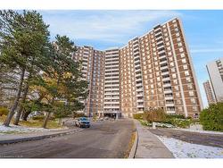 206-10 Edgecliff Golfway  North York, ON M3C 3A3