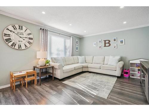 307 Highridge Avenue, Hamilton, ON - Indoor Photo Showing Living Room