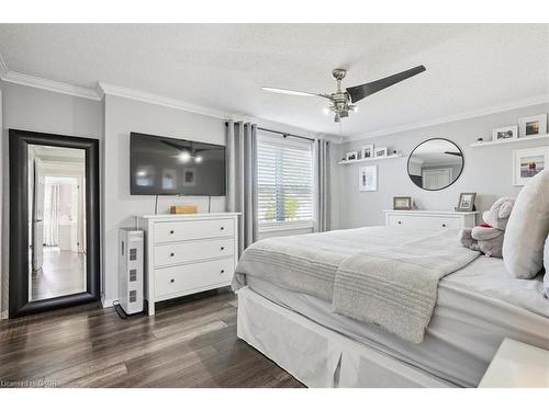 307 Highridge Avenue, Hamilton, ON - Indoor Photo Showing Bedroom