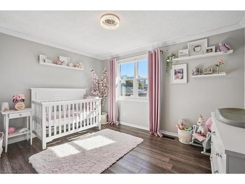 307 Highridge Avenue, Hamilton, ON - Indoor Photo Showing Bedroom
