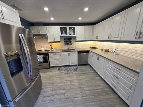 69 Gates Lane, Hamilton, ON - Indoor Photo Showing Kitchen With Upgraded Kitchen
