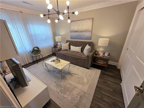 69 Gates Lane, Hamilton, ON - Indoor Photo Showing Living Room