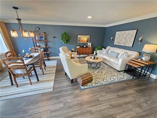 69 Gates Lane, Hamilton, ON - Indoor Photo Showing Living Room