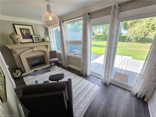 69 Gates Lane, Hamilton, ON - Indoor With Fireplace