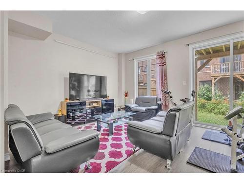 68 Esplanade Lane, Grimsby, ON - Indoor Photo Showing Living Room