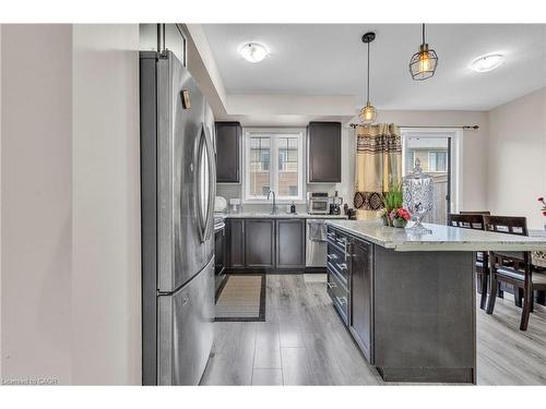 68 Esplanade Lane, Grimsby, ON - Indoor Photo Showing Kitchen With Upgraded Kitchen