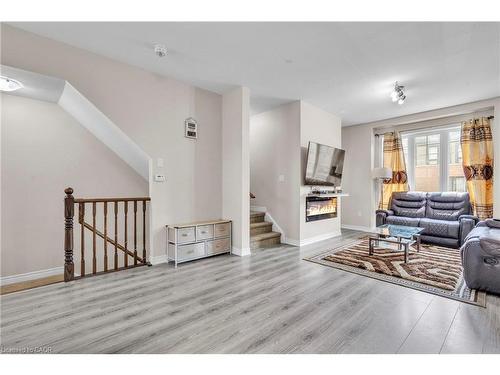 68 Esplanade Lane, Grimsby, ON - Indoor Photo Showing Living Room
