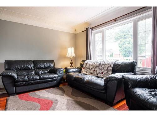 185 East 13Th Street, Hamilton, ON - Indoor Photo Showing Living Room