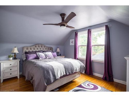 185 East 13Th Street, Hamilton, ON - Indoor Photo Showing Bedroom
