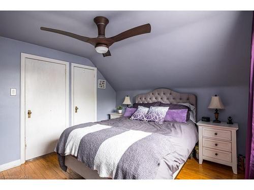 185 East 13Th Street, Hamilton, ON - Indoor Photo Showing Bedroom