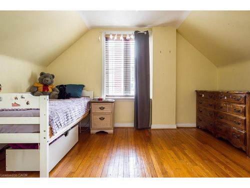 185 East 13Th Street, Hamilton, ON - Indoor Photo Showing Bedroom